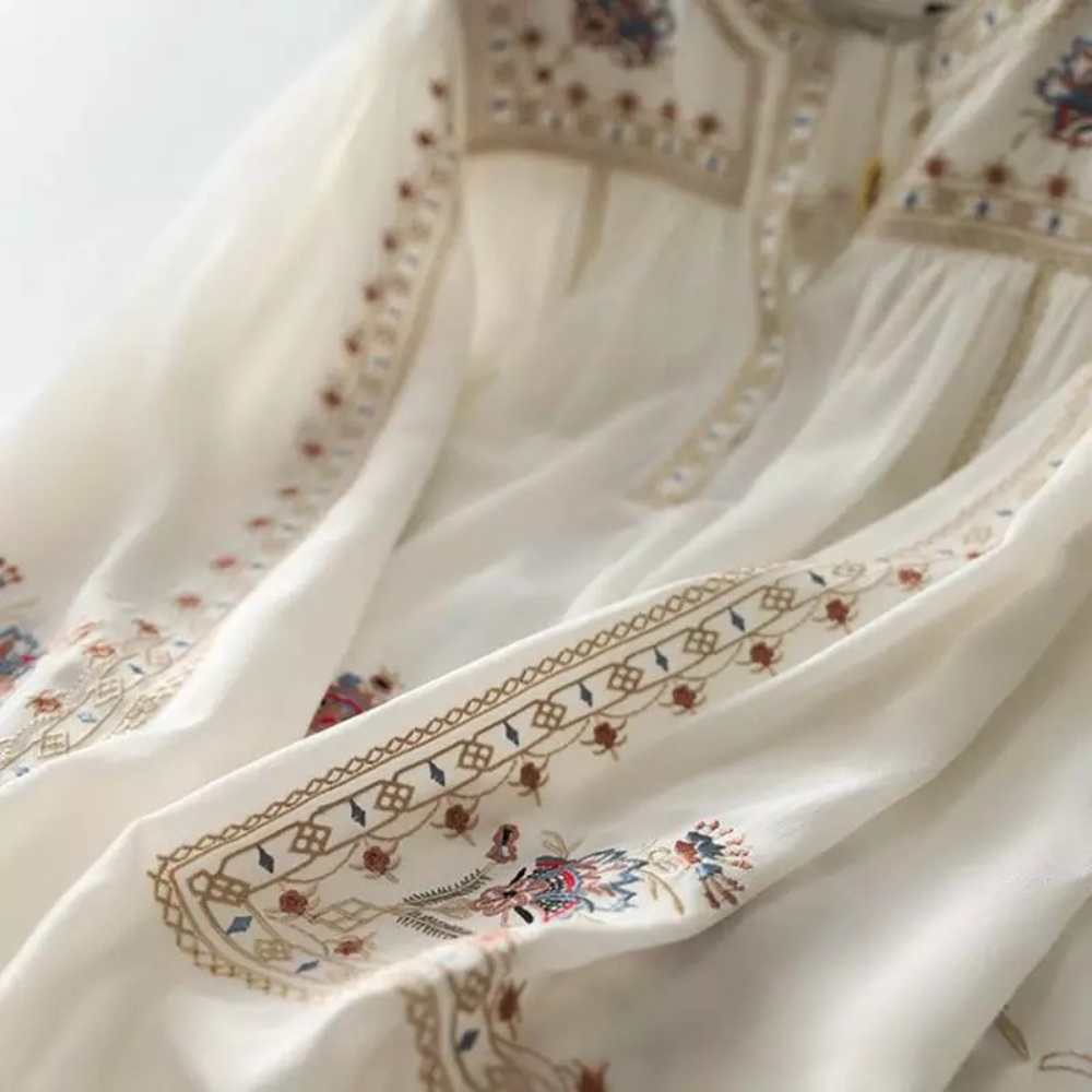 The Payton ReEdit Floral Shift Blouse With Blouson Sleeves And Floral Detailing - Picture 6 of 8